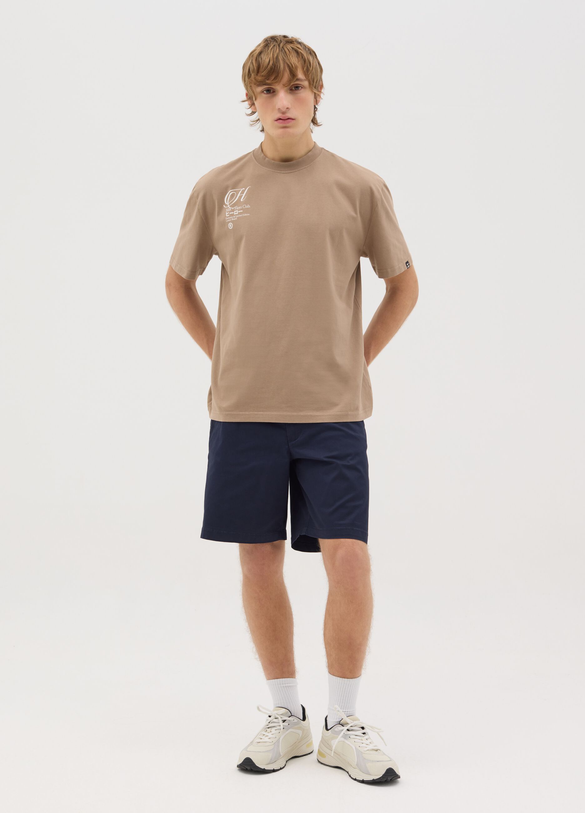 Men’s regular-fit blue shorts in stretch cotton
