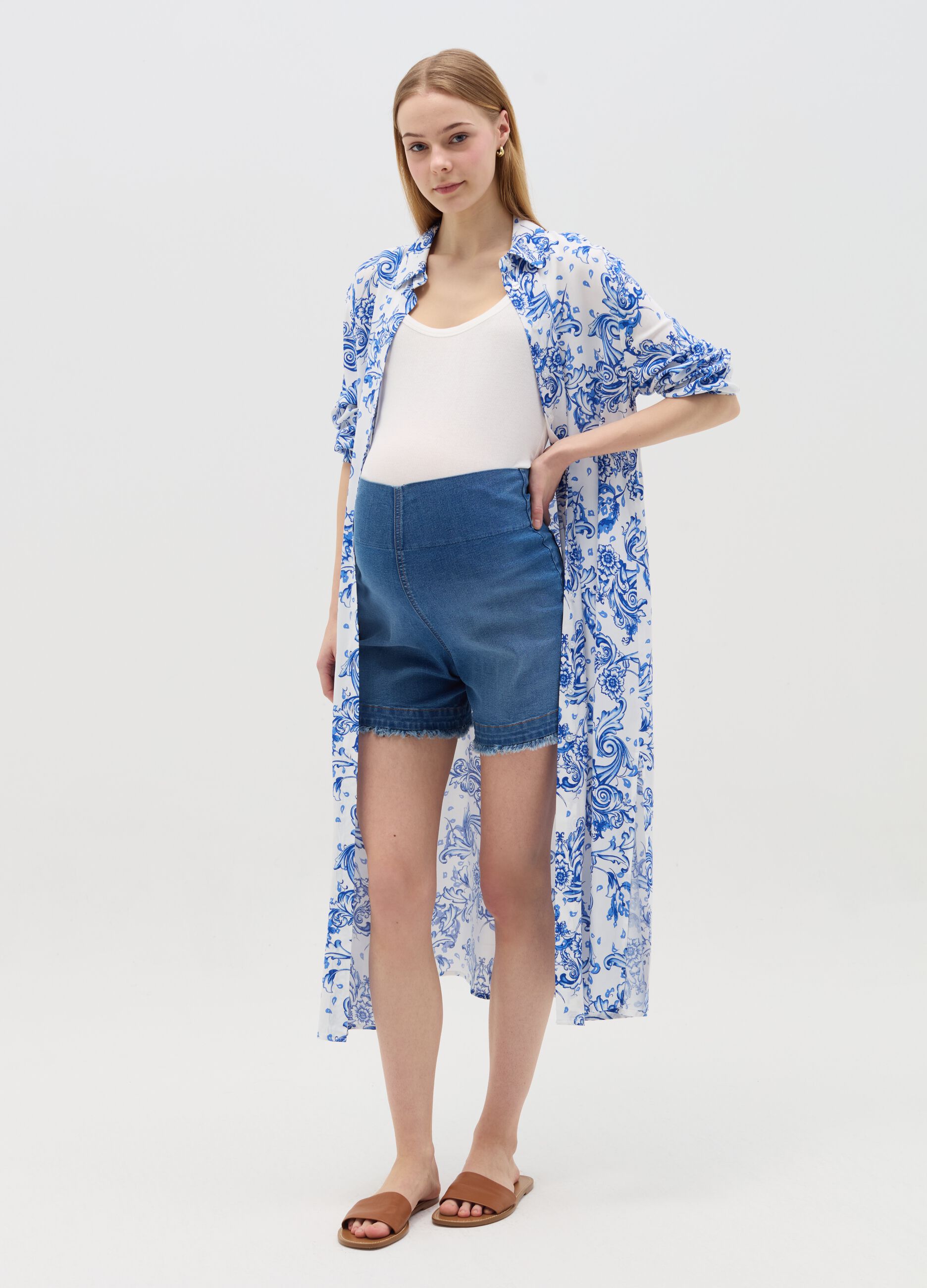 Fringed maternity shorts in denim