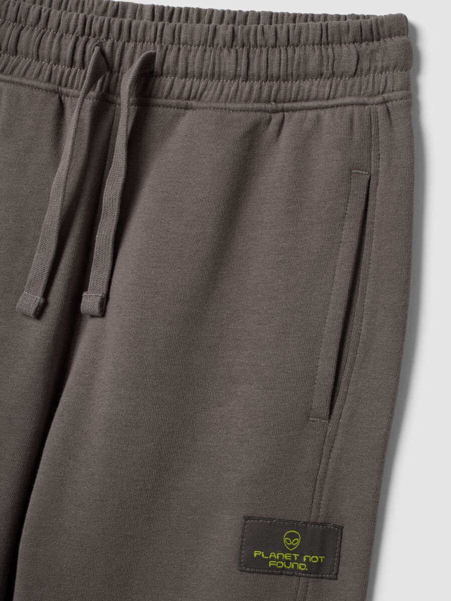Pantaloni jogger grigi in puro cotone over fit per ragazzo_1