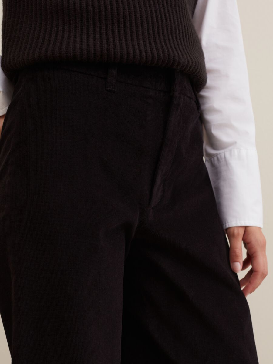 Pantaloni straight fit in corduroy_3