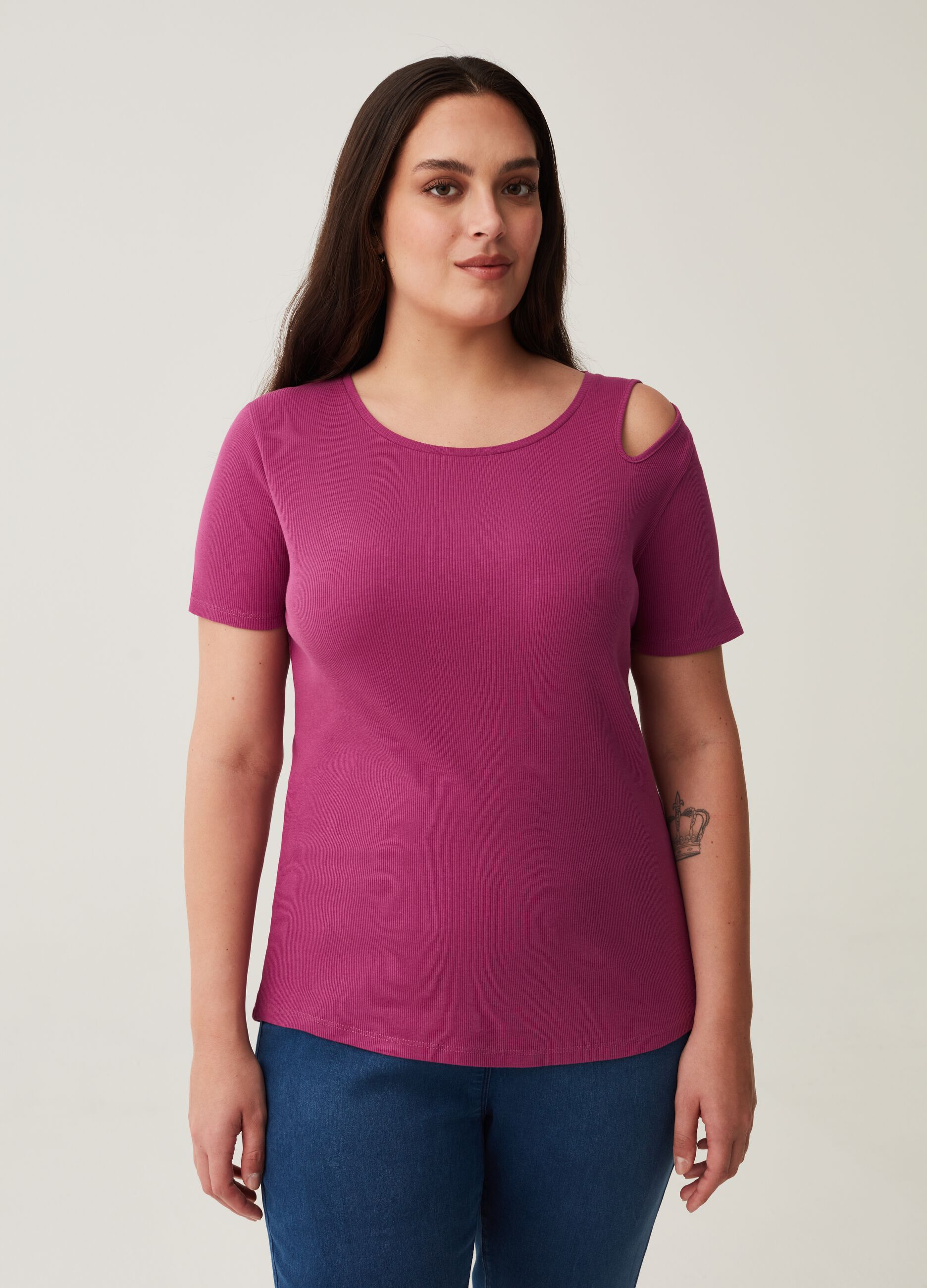 T-shirt a costine con dettaglio cut out Curvy_0