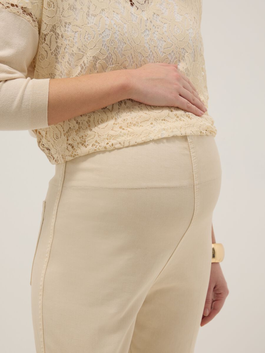 Pantaloni flare premaman beige in cotone elasticizzato_3
