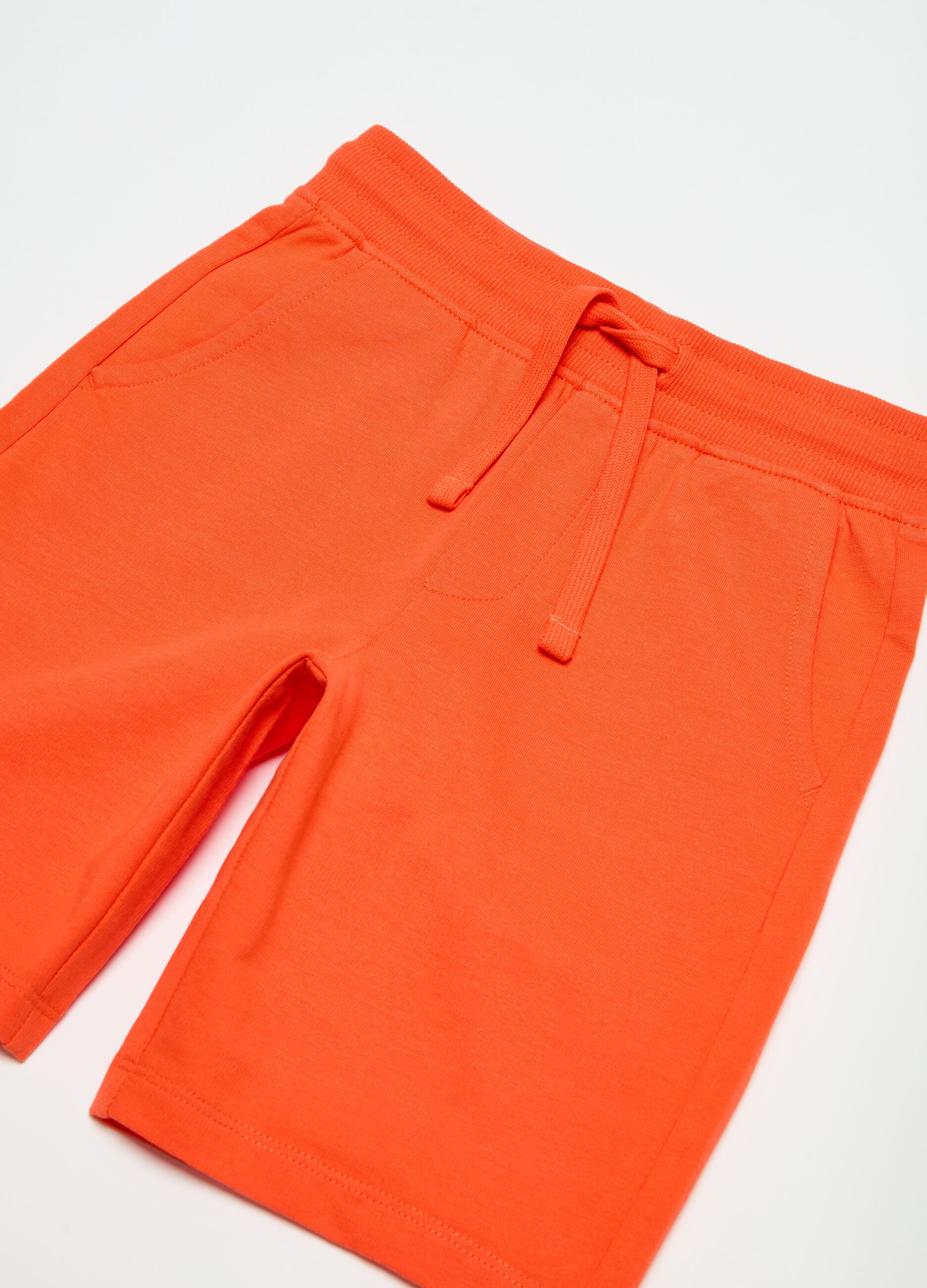 Fleece Bermuda shorts with drawstring