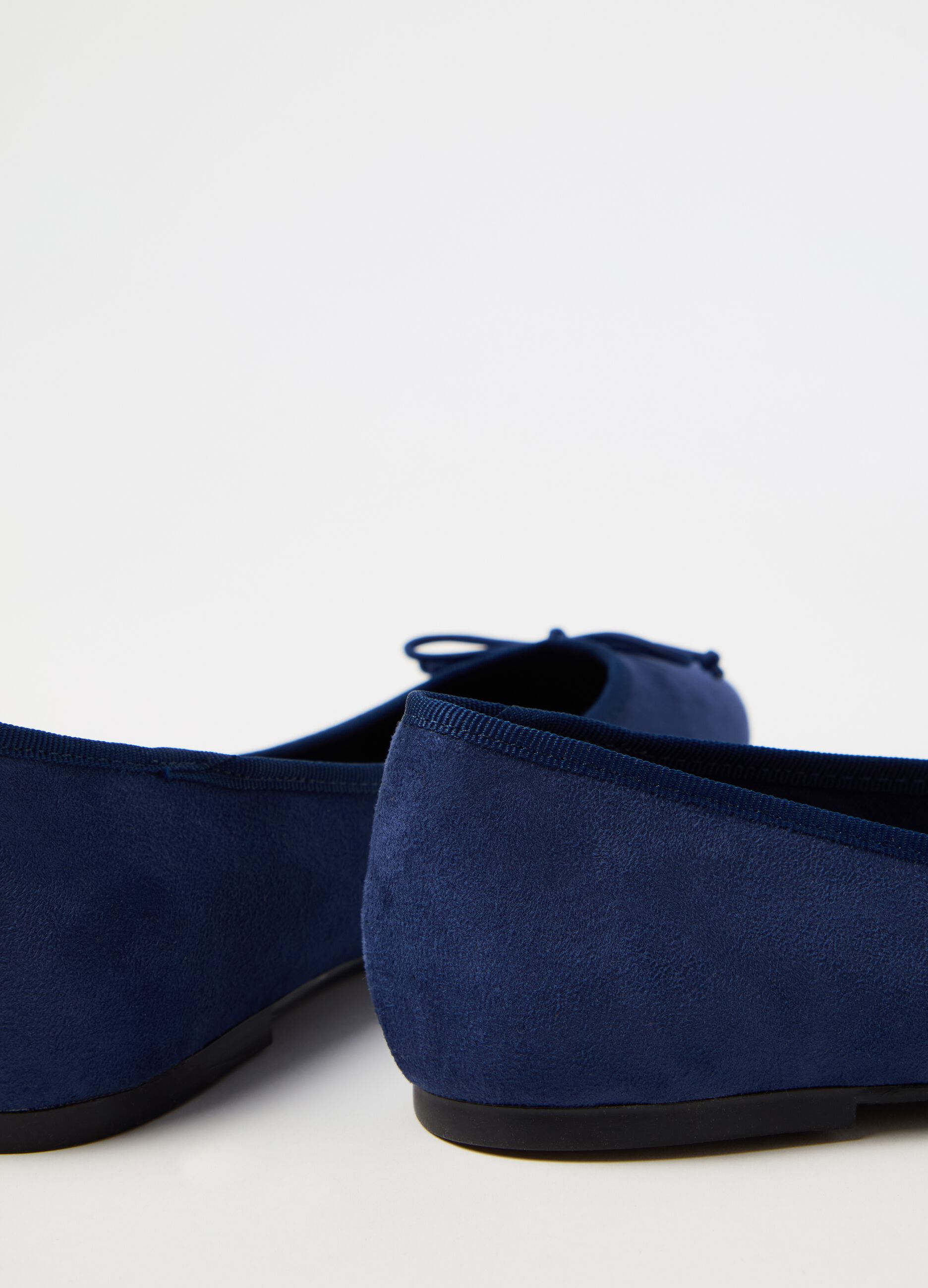 Suede ballerina flats with bow