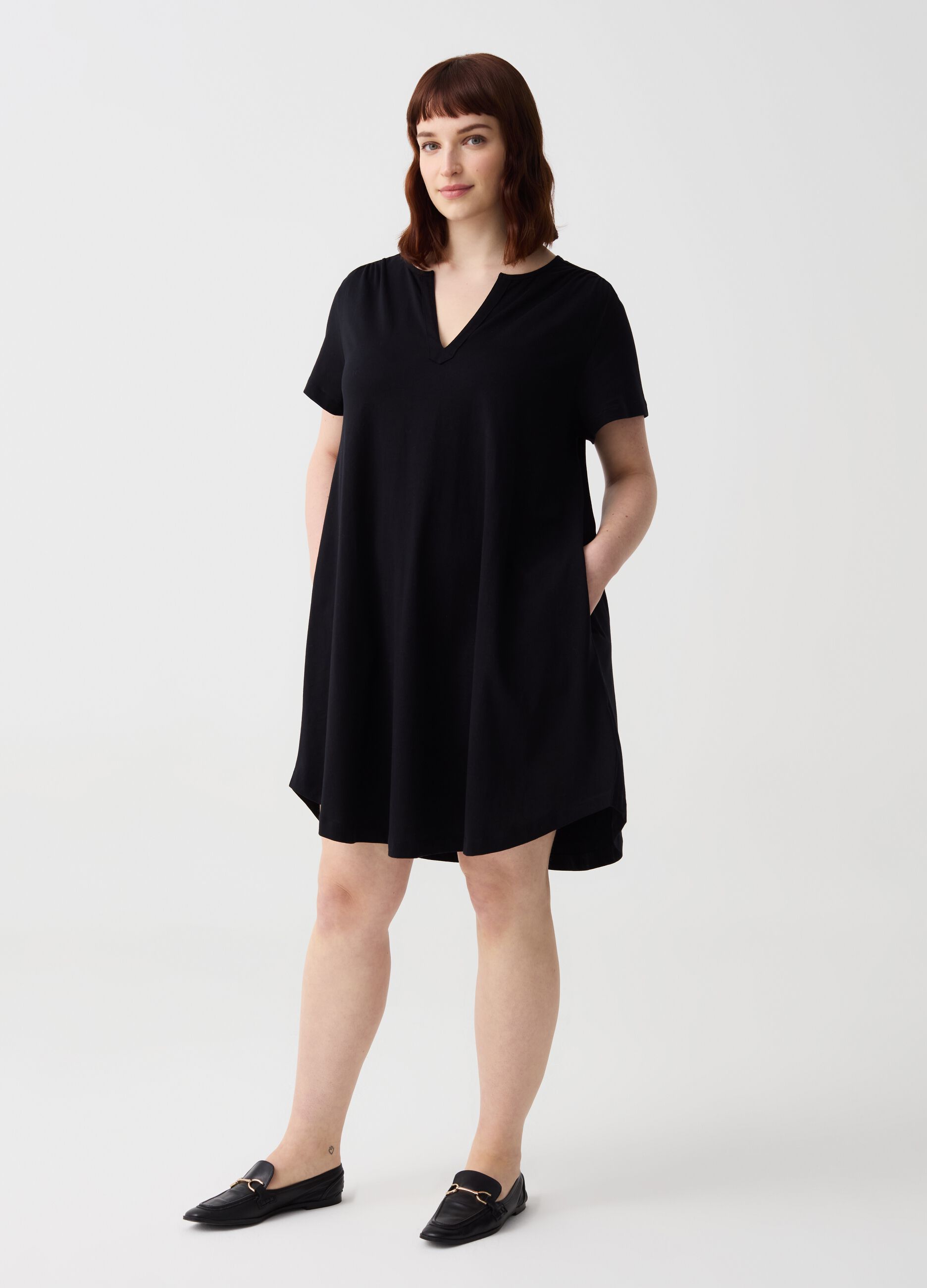 Essential Curvy short dress with V neck