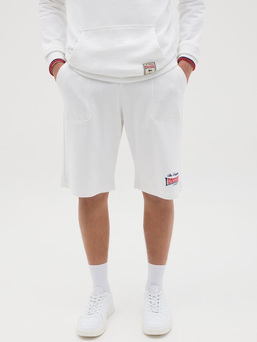 White Bermuda joggers with logo print_1
