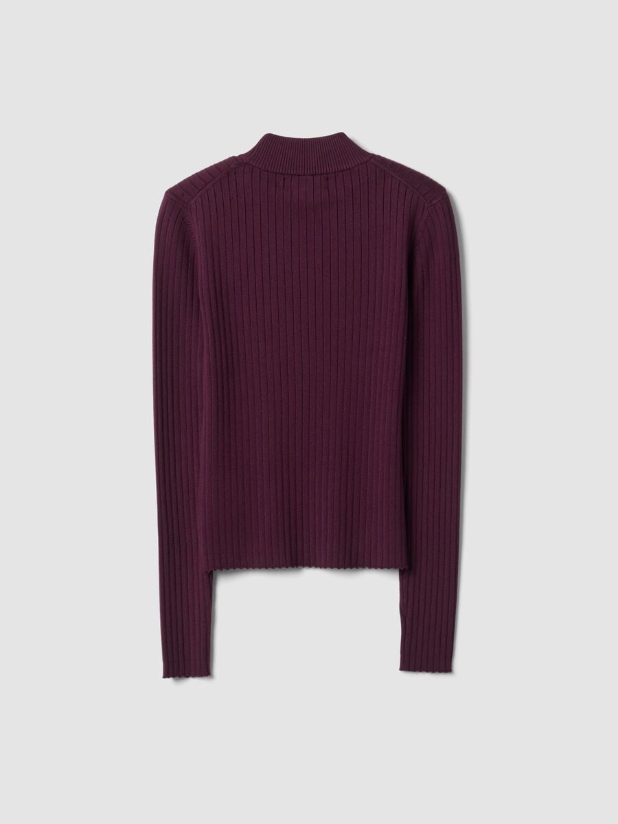 Maglia viola in misto viscosa a costine con Collo rialzato_6