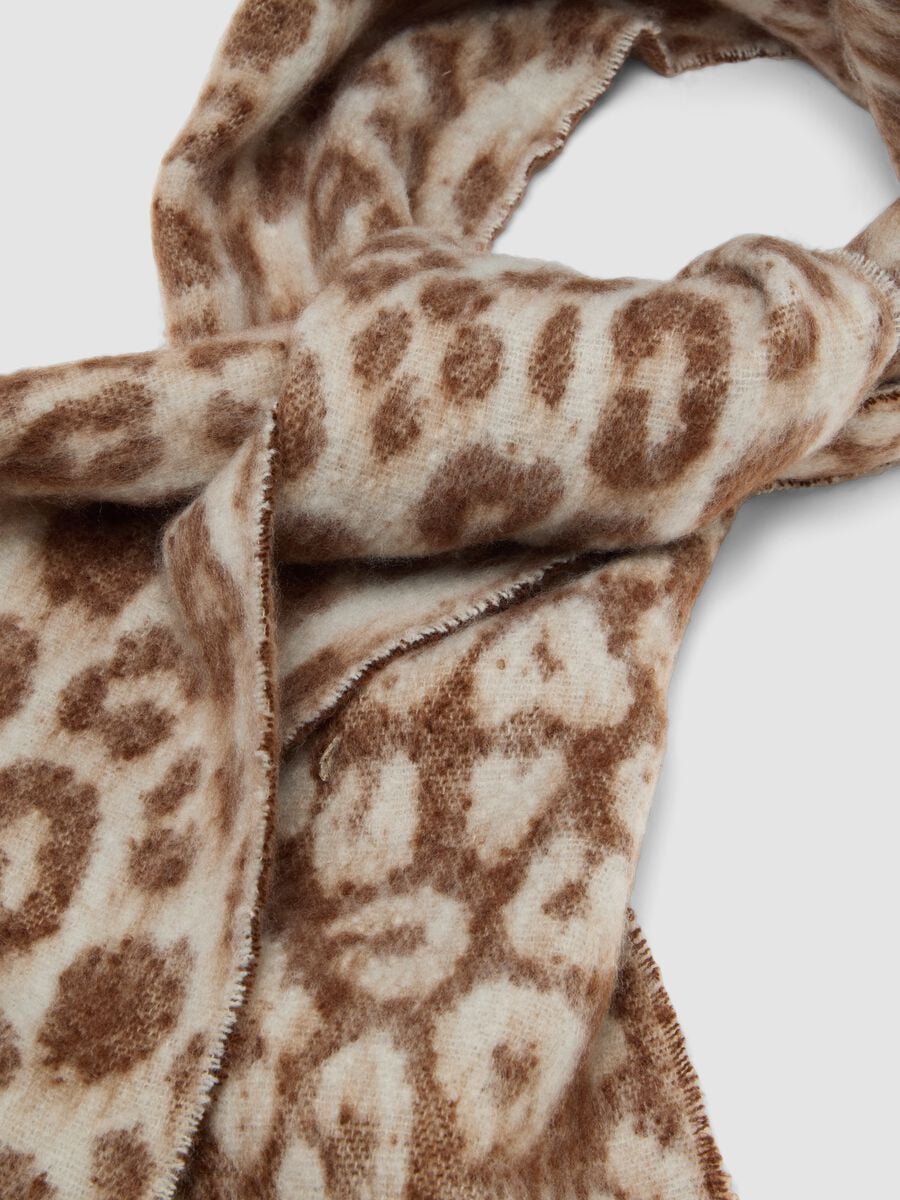Ivory and light brown animal-print scarf with fringes_1