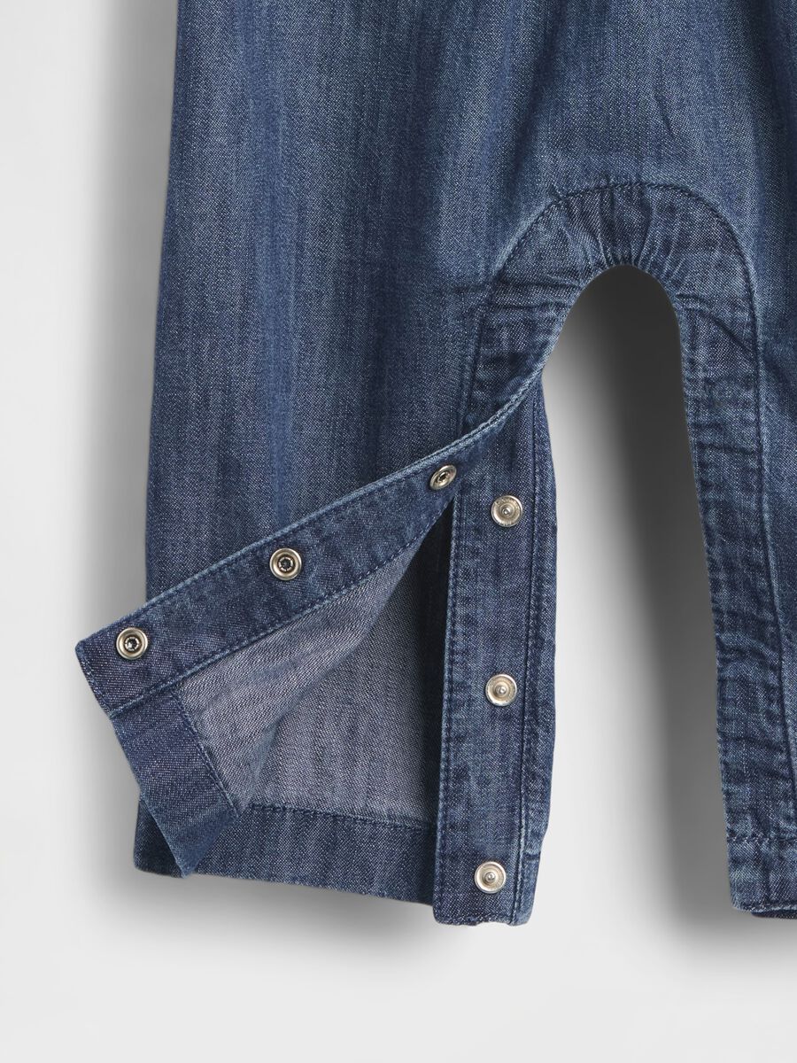 Pagliaccetto in denim blu per neonato_3