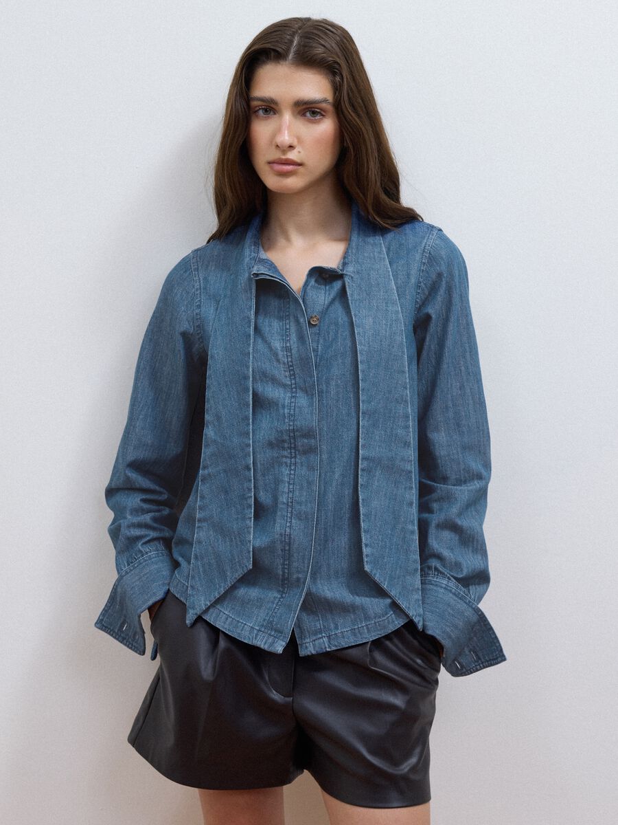 Blue denim shirt in pure cotton with neck tie, regular fit_0