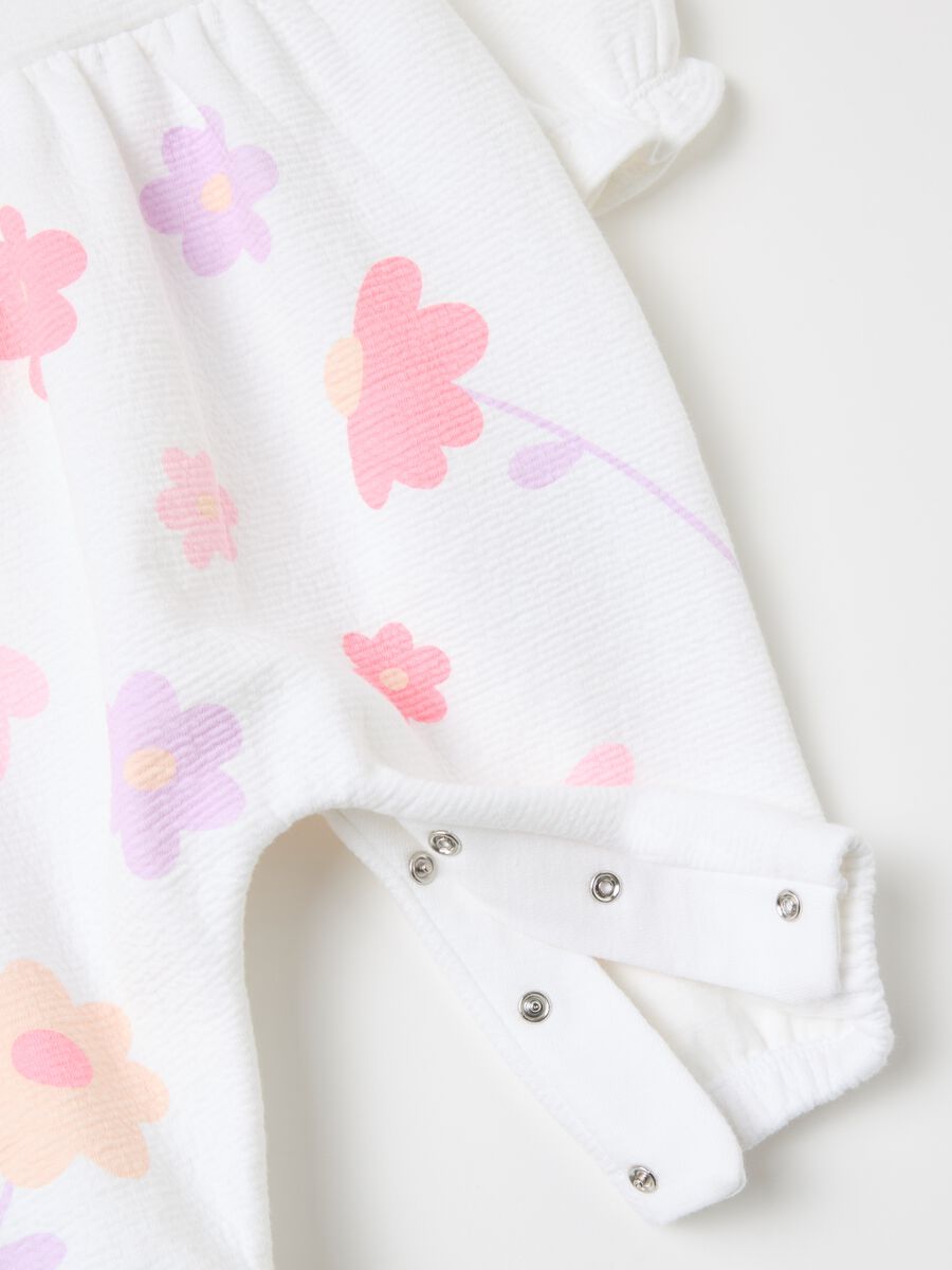 Crêpe onesie with "My little flower" embroidery_2