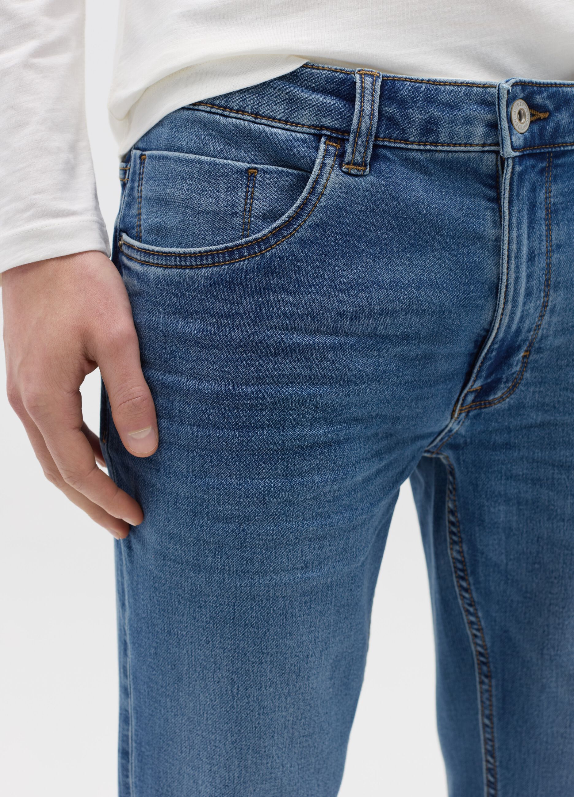Slim-fit jeans with discolouring