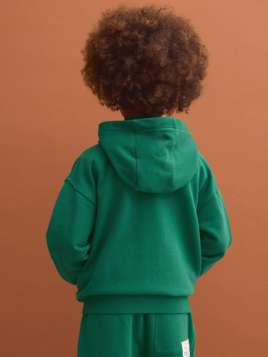 Felpa verde in puro cotone con cappuccio regular fit per bambino_2