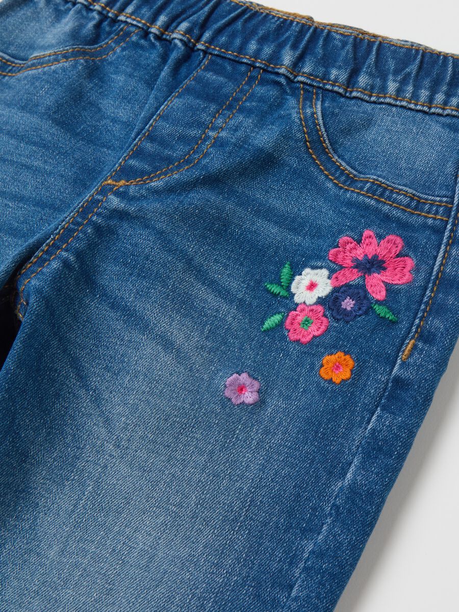 Jeggings skinny fit con ricamo floreale_2