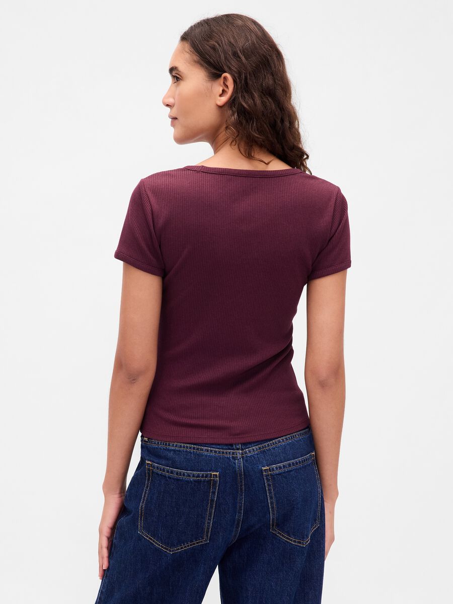 T-shirt viola elasticizzata a maniche corte_1
