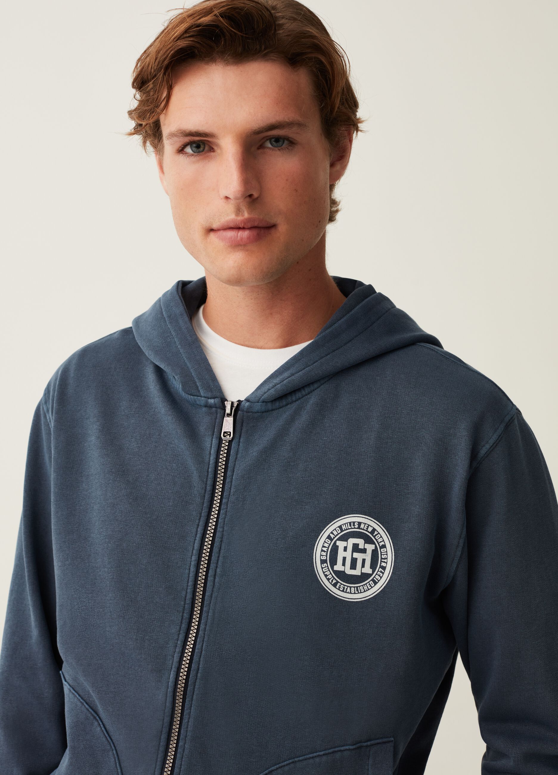 Full-zip con cappuccio e stampa_3