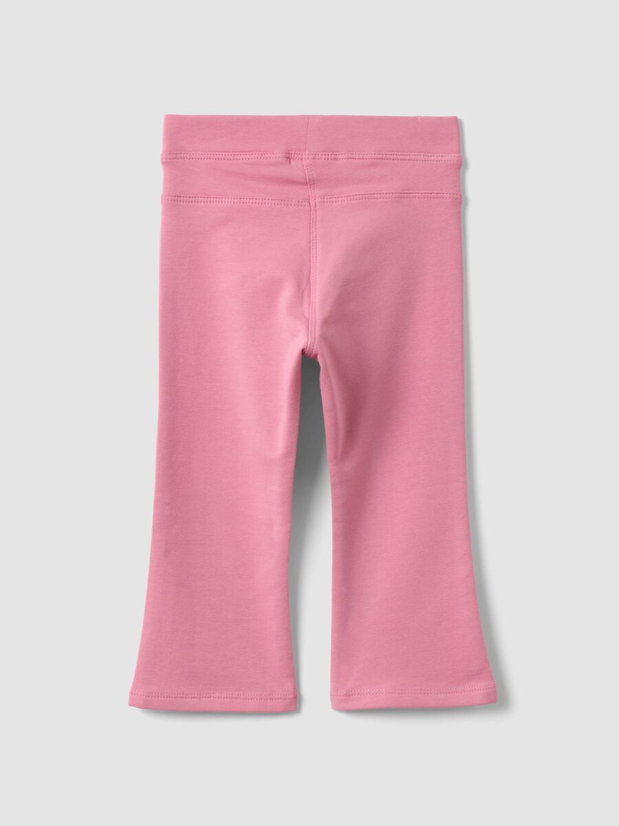 Pantaloni flare rosa in cotone organico elasticizzato per bimba_1