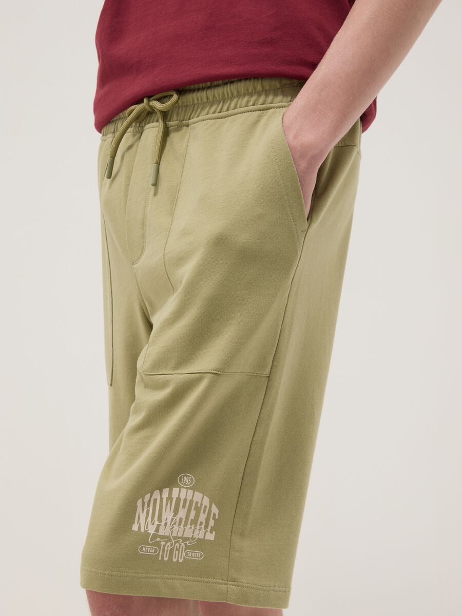 Shorts jogger verdi in puro cotone da ragazzo con vita elasticizzata_2