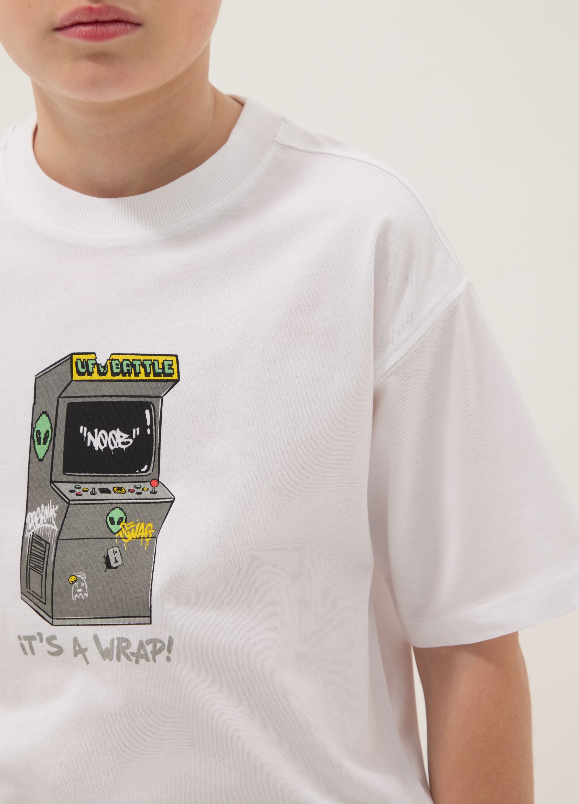 White pure cotton boys&rsquo; T-shirt with oversized fit and print