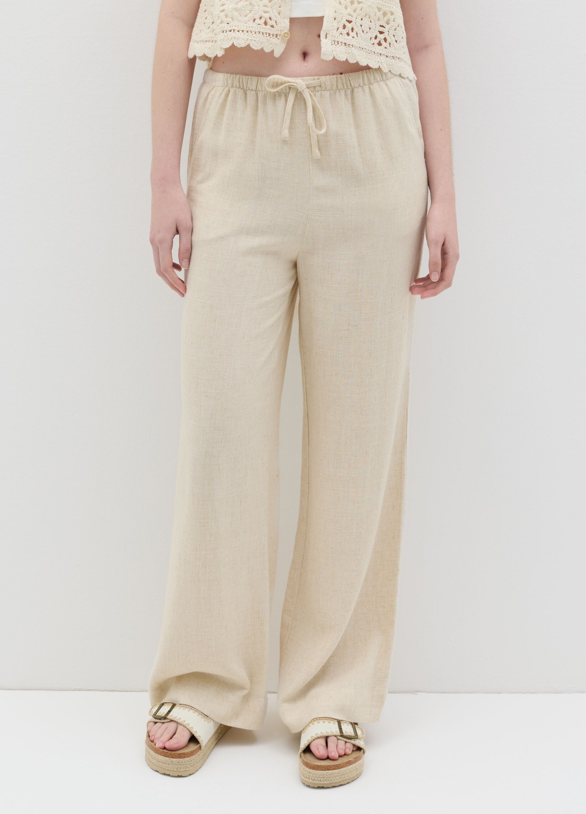 Relaxed-fit trousers in viscose and linen