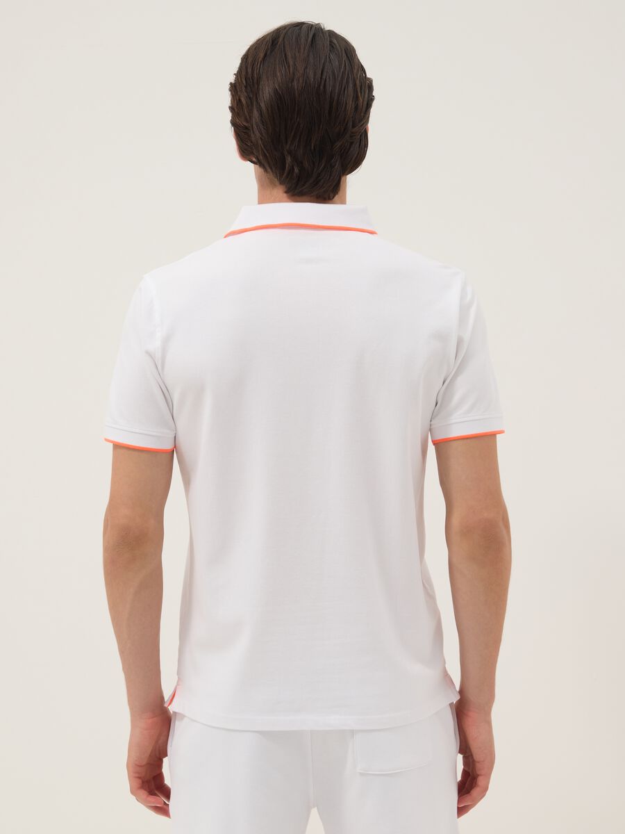 White stretch cotton polo shirt with contrast trims_3