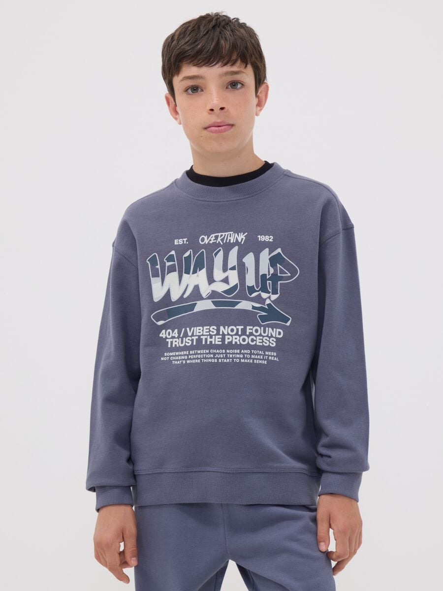 Grey pure cotton sweatshirt with front print for boys, relaxed fit_0