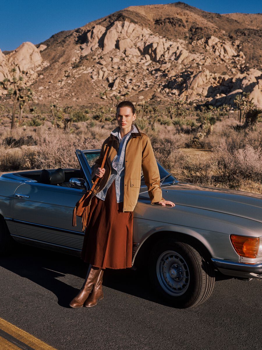 Giacca in misto cotone marrone regular fit con colletto a contrasto_0