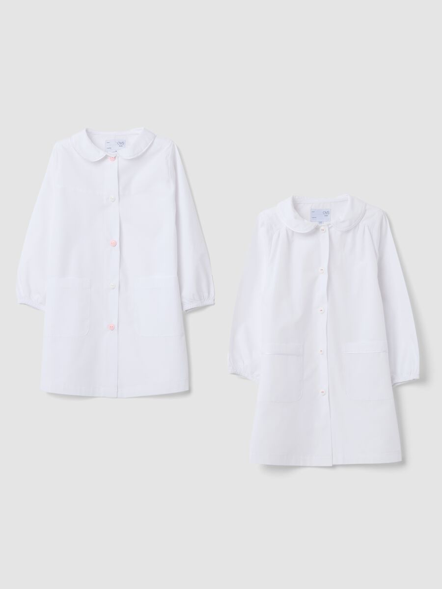 2-pack of white nursery school aprons with classic collar_0