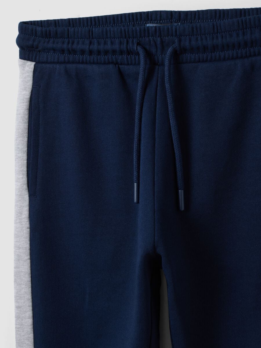 Pantaloni jogger blu in puro cotone con bande laterali per ragazzo_5
