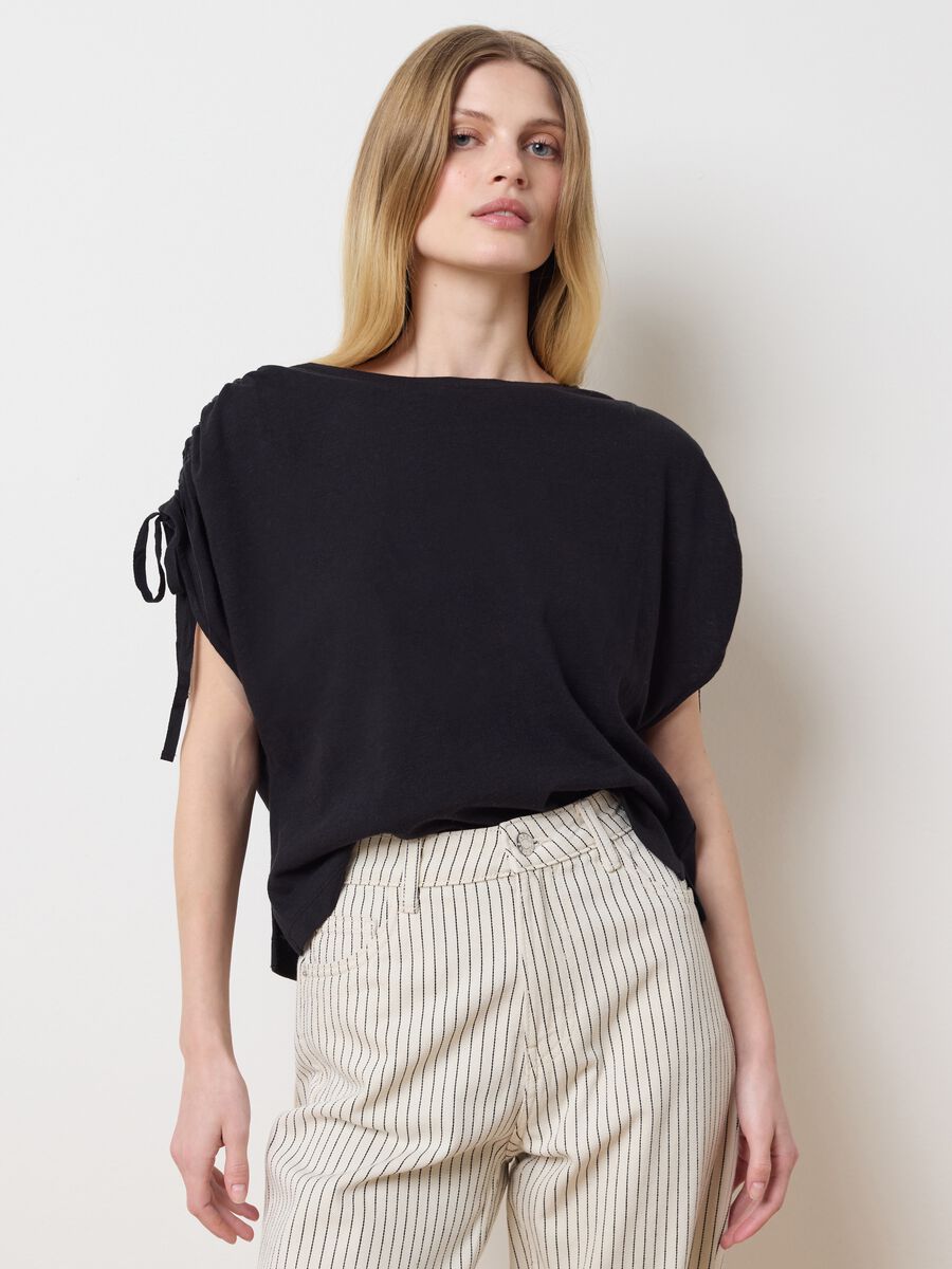 T-shirt with gathered sleeves_0