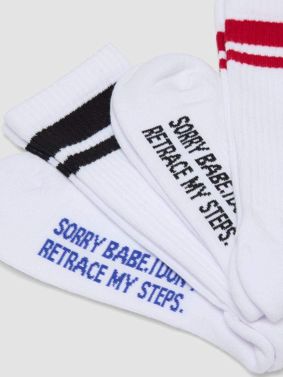 Tripack di calze sportive bianche con righe multicolor in cotone elasticizzato_1