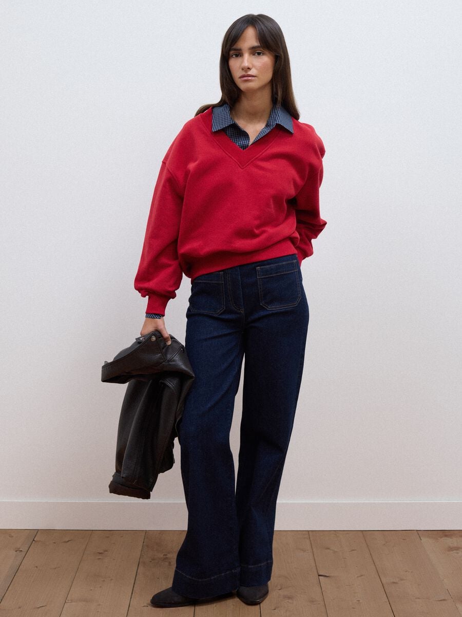 Felpa rossa in misto cotone con scollo a V over fit_2