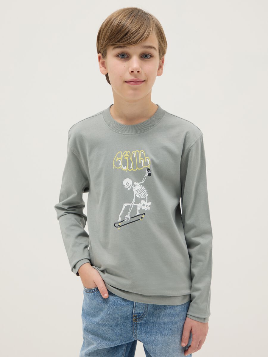 T-shirt in puro cotone grigia regular fit con stampa per ragazzo_0