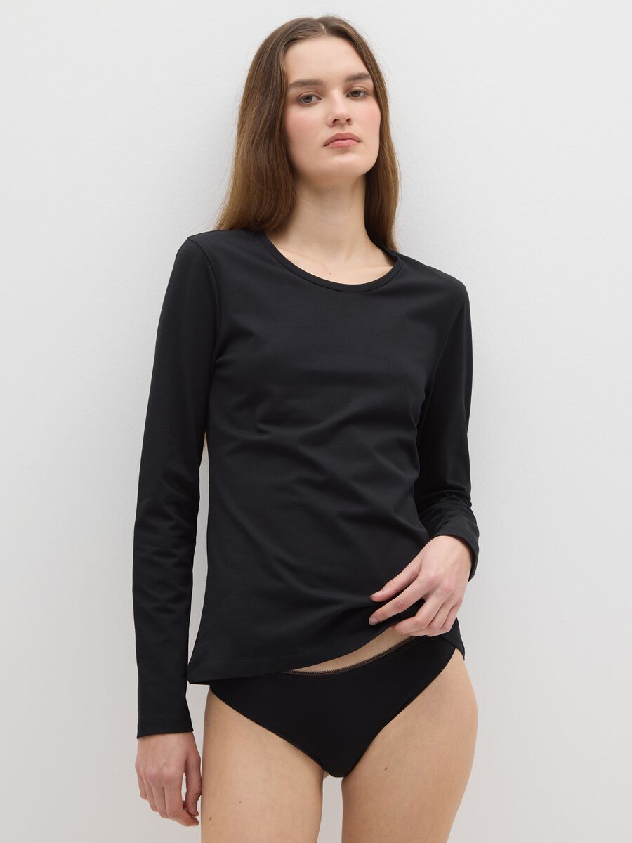 Maglia nera elasticizzata a maniche lunghe_0