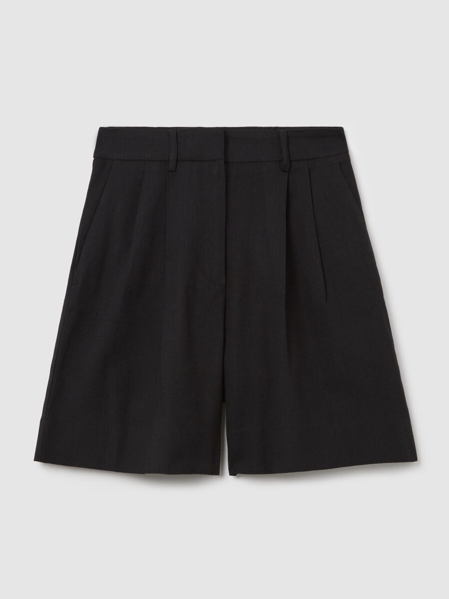 Bermuda shorts with darts_4