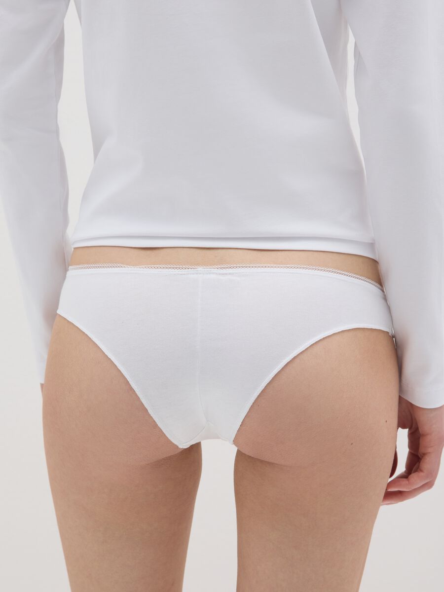 Three-Pack of Multicoloured Regular Fit Stretch Cotton Briefs_2