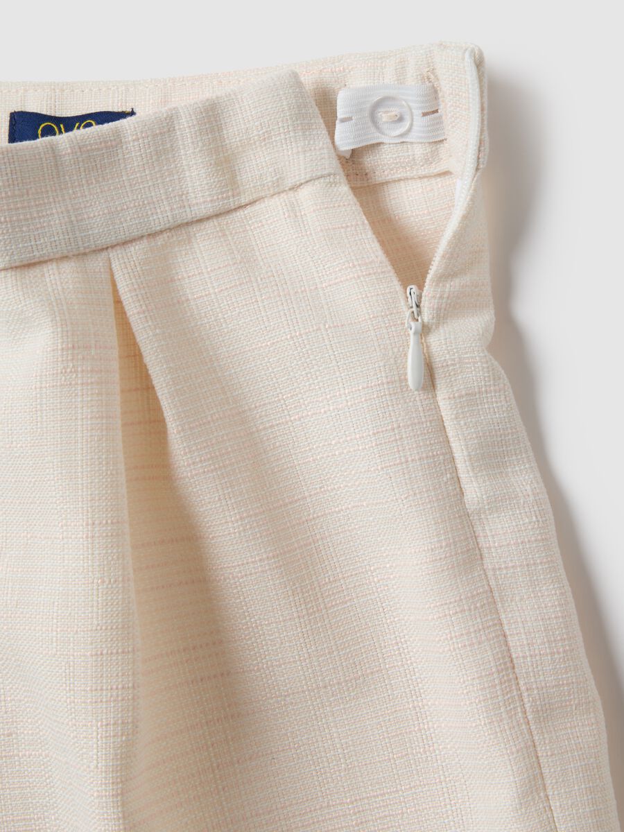 Beige wide-leg girls' shorts with pleated details_2