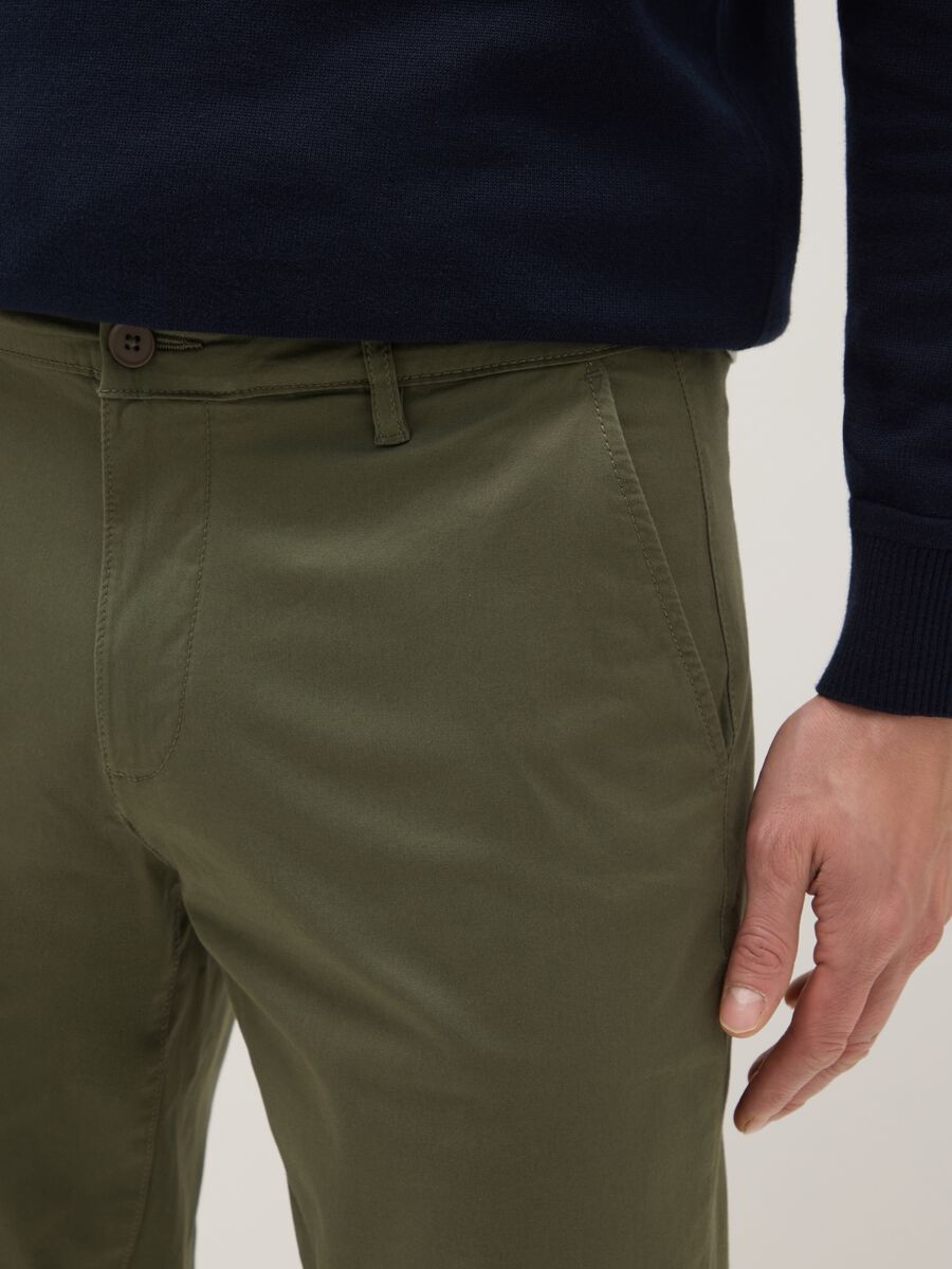 Regular fit stretch cotton green chino trousers_3