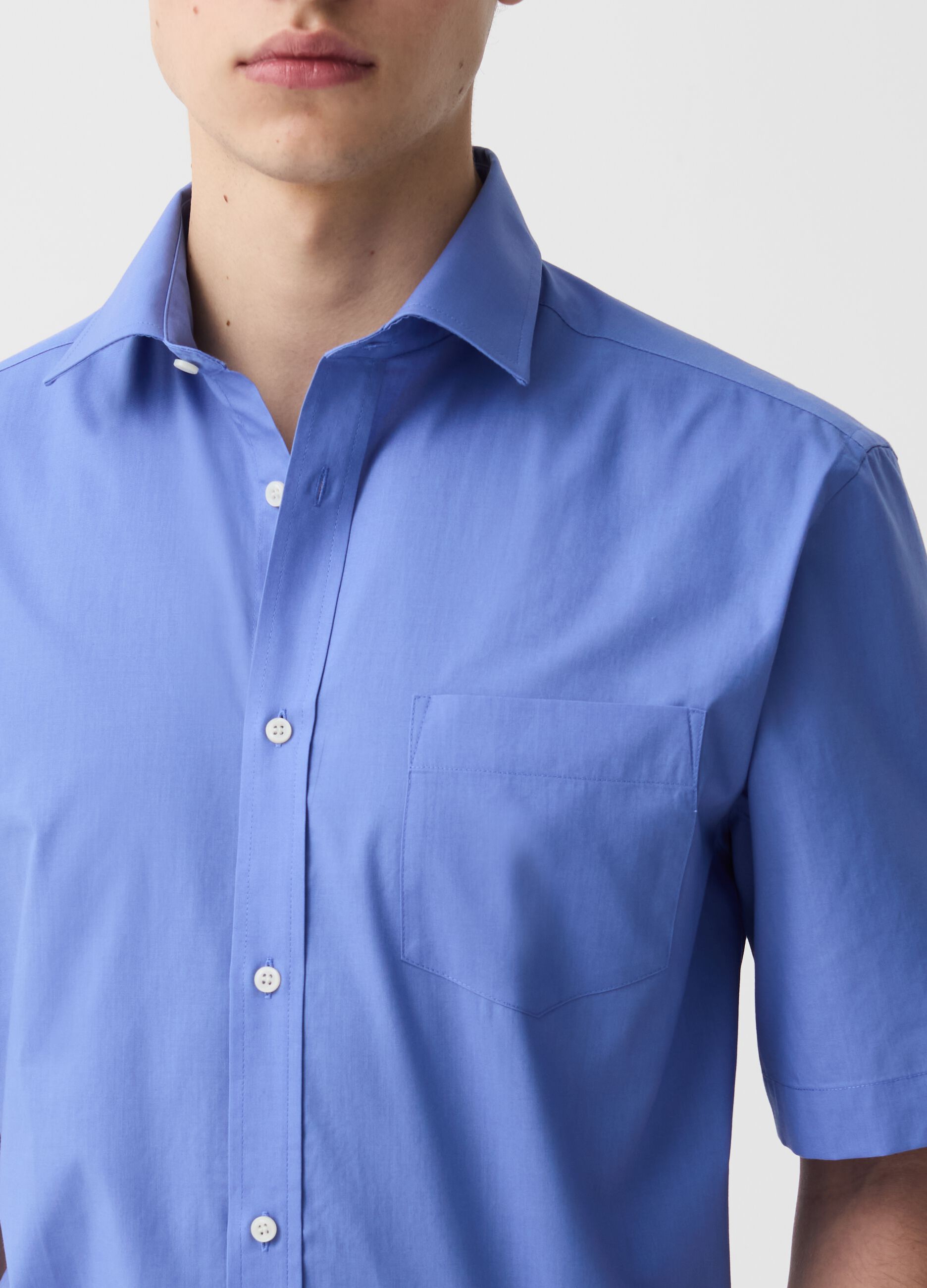 Short-sleeved regular-fit shirt with pocket