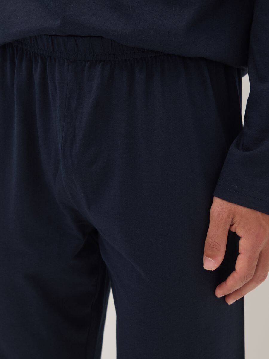 Pigiama blu in puro cotone organico con scollo a V regular fit_2