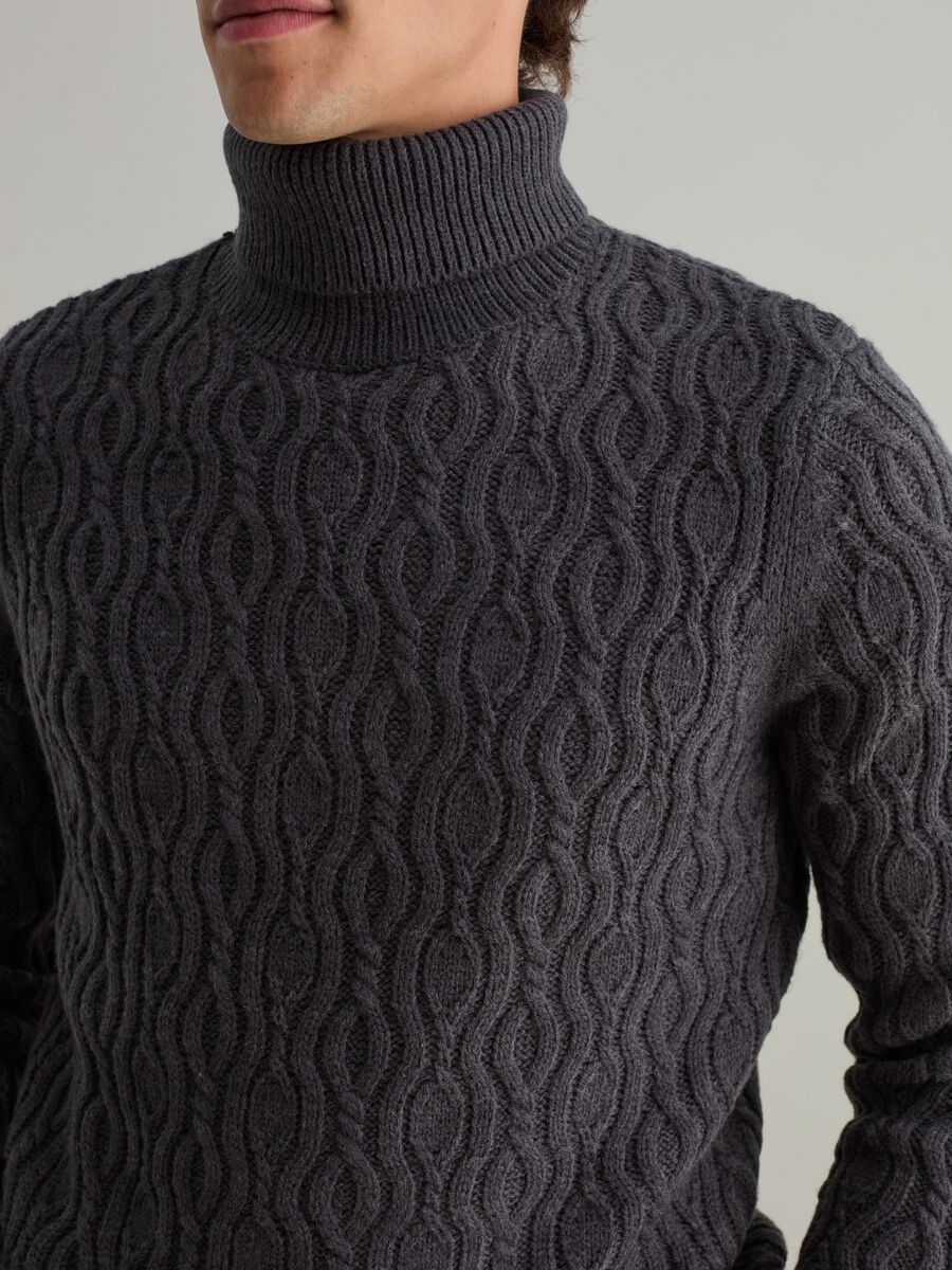 Pullover collo alto lavorazione ondulata_2