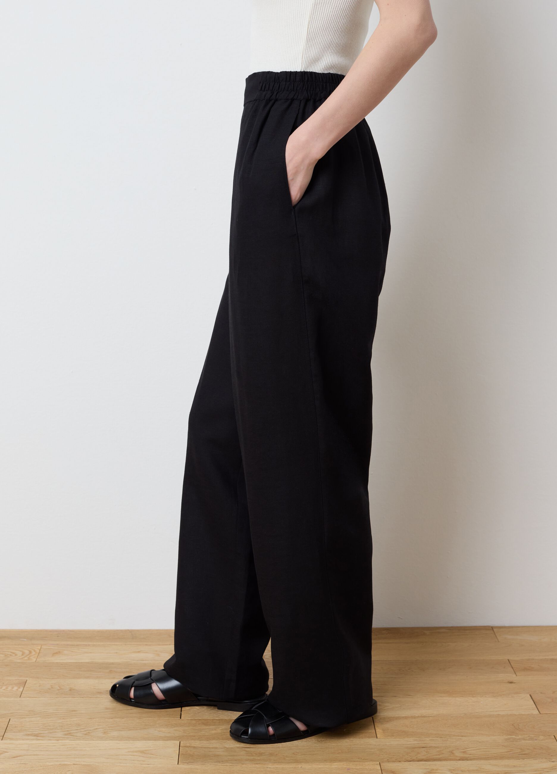 Black pull-on trousers in linen and viscose
