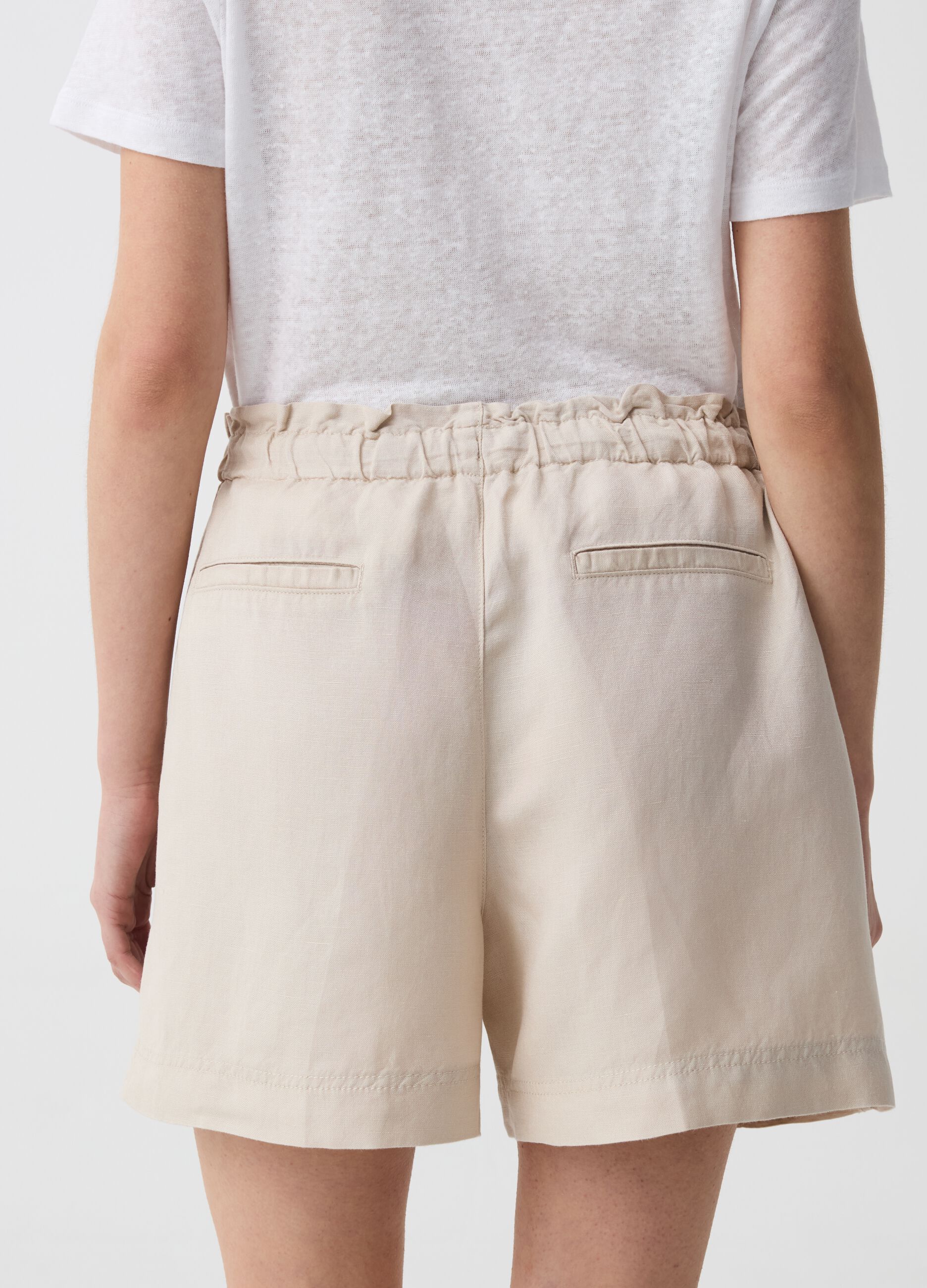 Linen and viscose shorts with darts