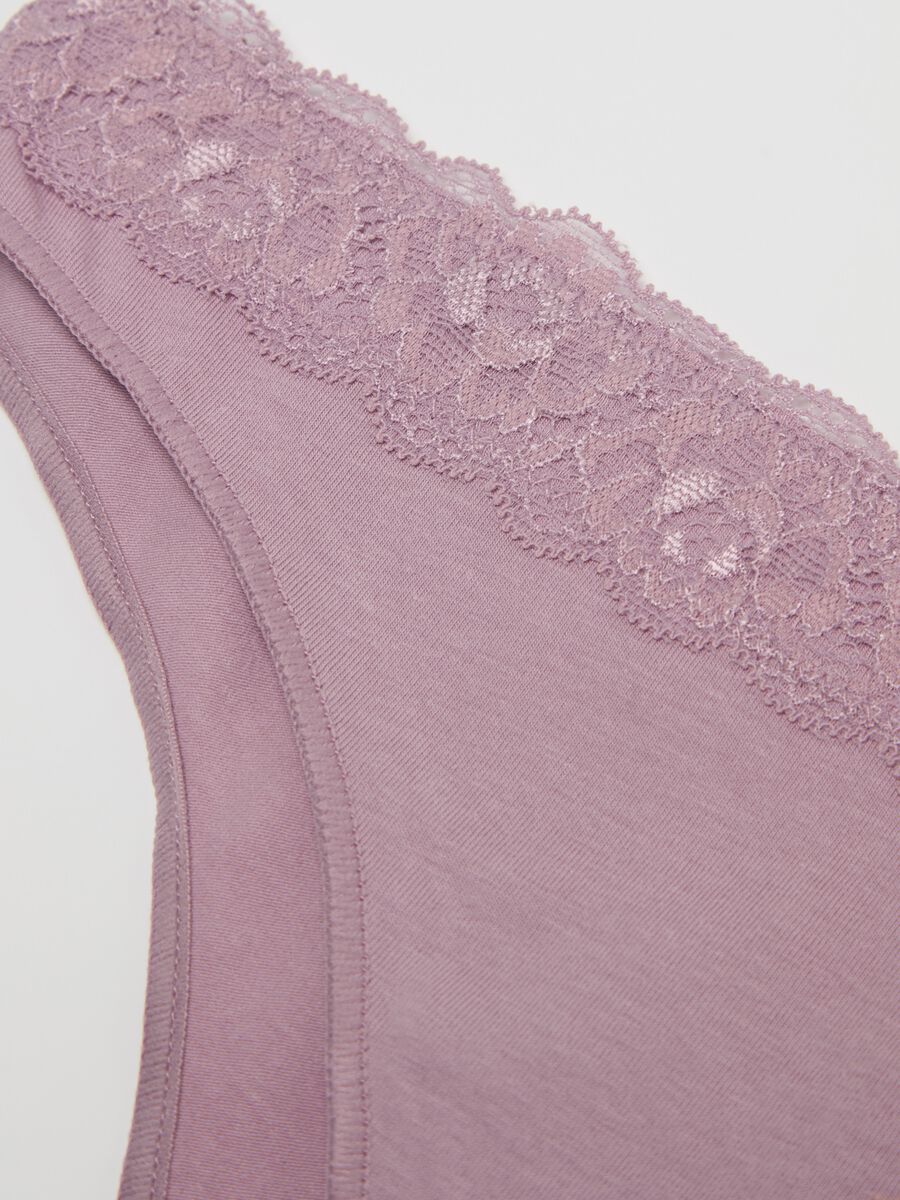 Brazilian-cut briefs with lace trim_5