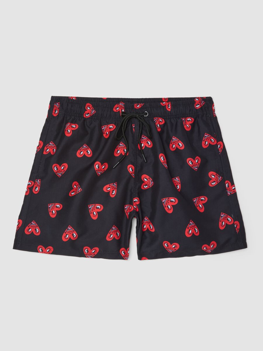Boxer da mare neri con stampe cuori Keith Haring_4