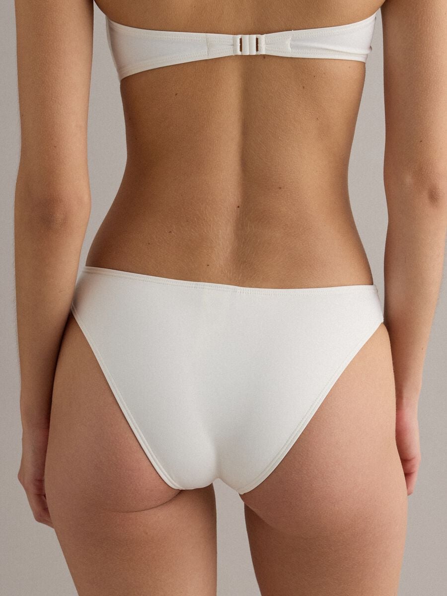 Slip bikini bianco in tessuto elasticizzato_3