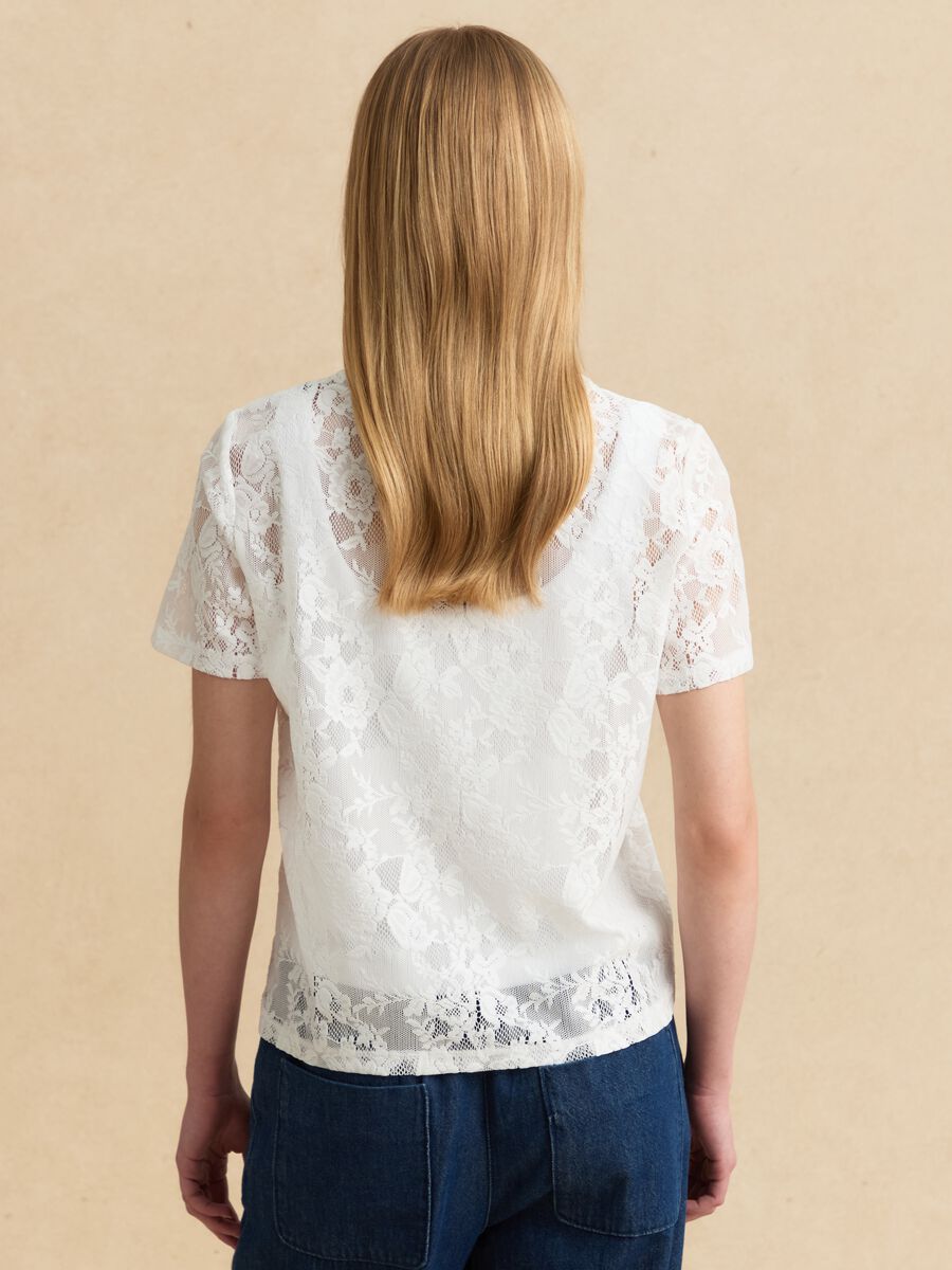 White regular fit t-shirt with floral net pattern_3