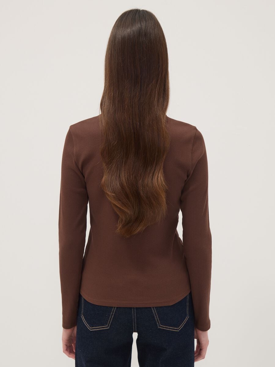 T-shirt marrone a maniche lunghe in puro cotone_3