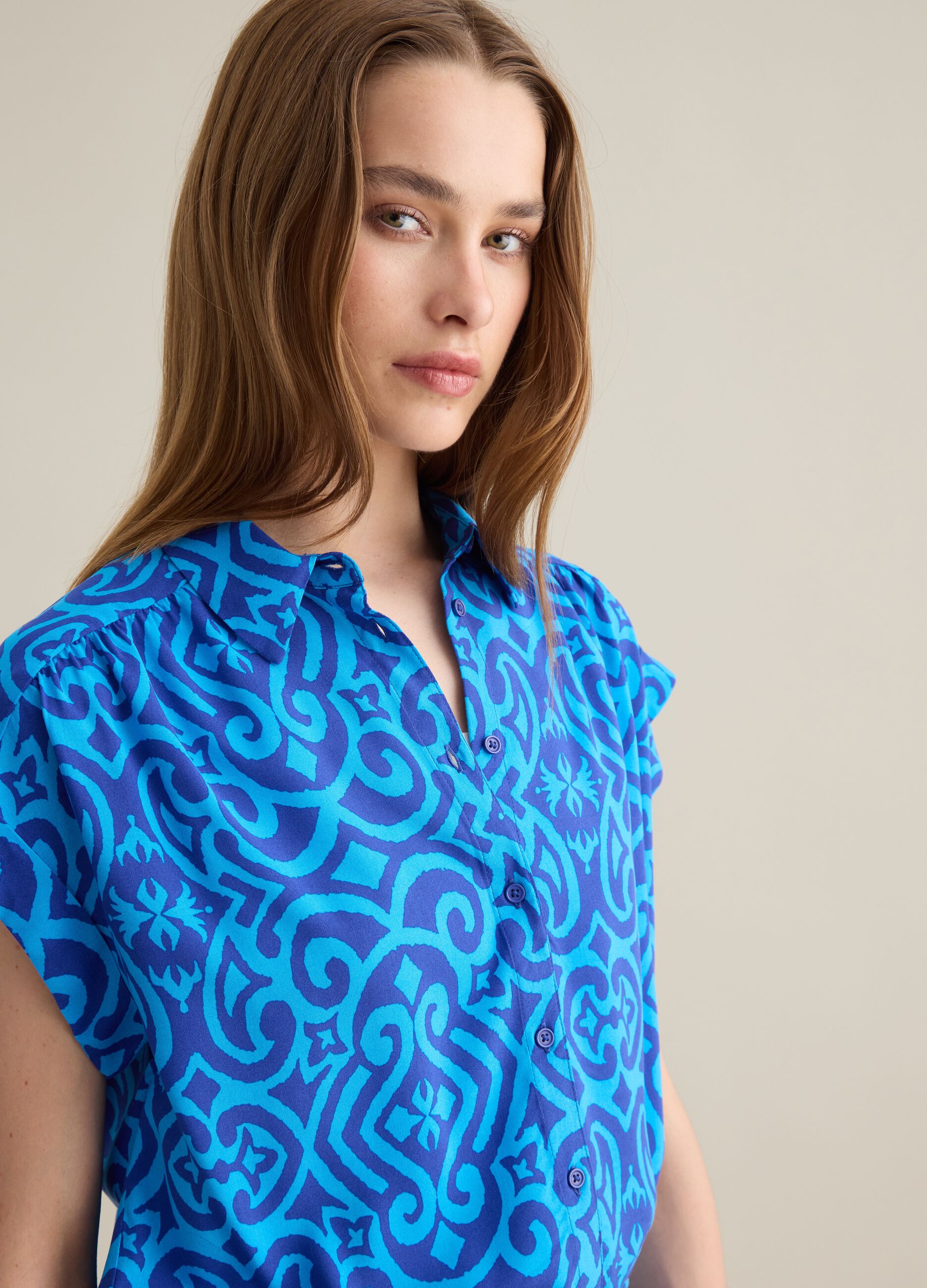 Camicia corta da donna in puro viscosa multicolor regular fit