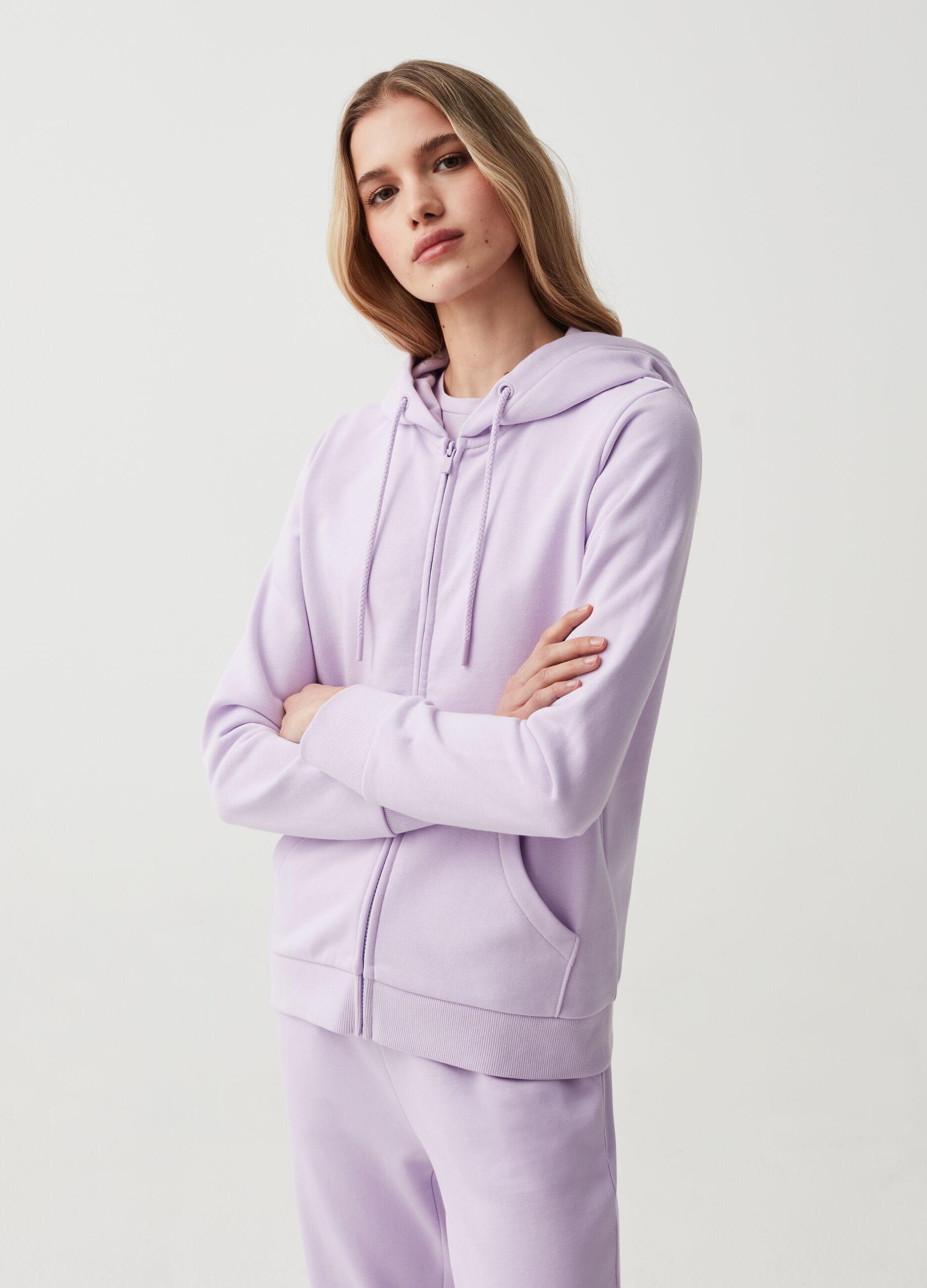 Essential full-zip sweatshirt in fleece with hood